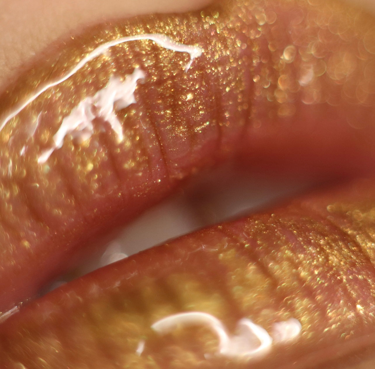 THE SHOW - Golden Glow Lipgloss - Hollywood Lash